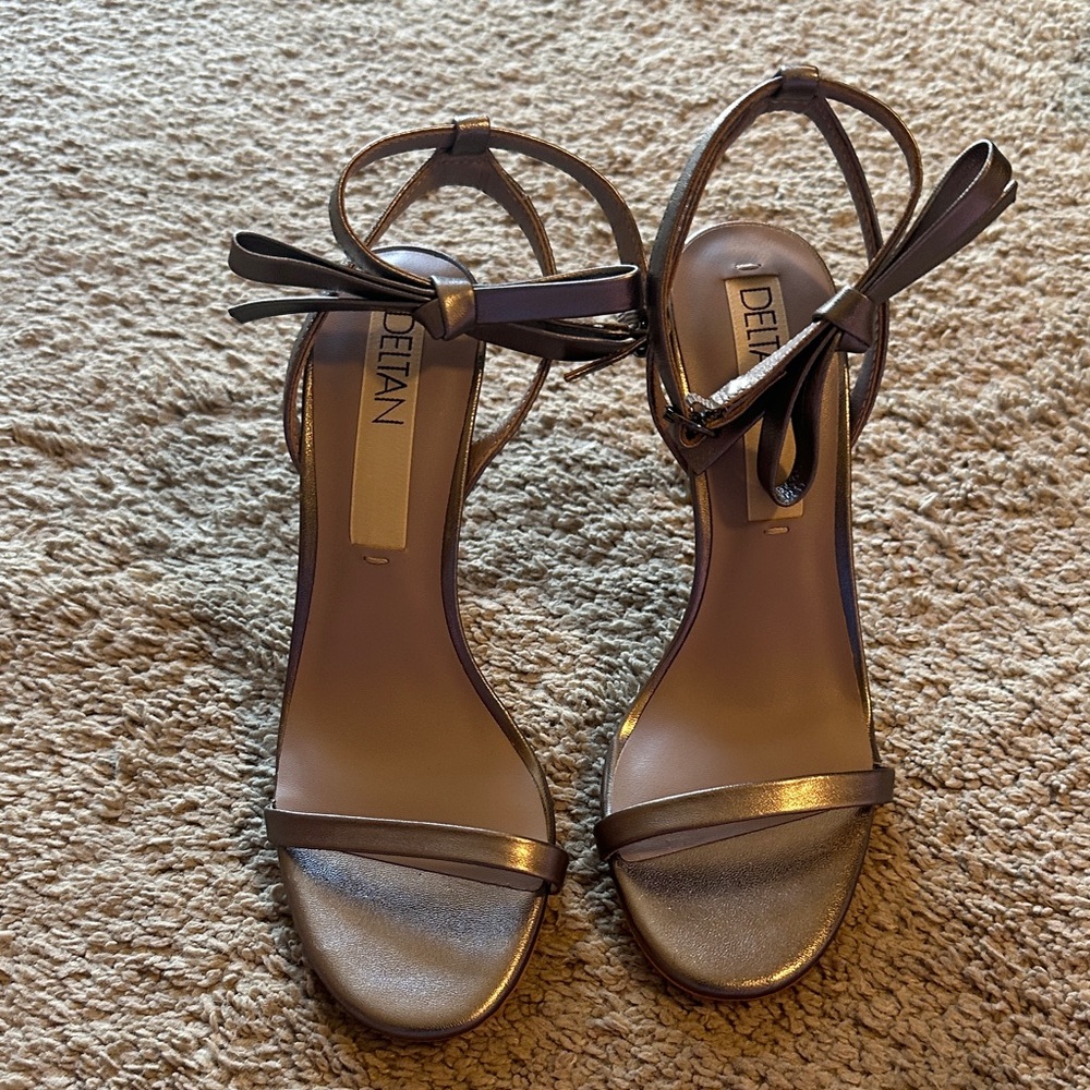 Deltan Women's Elegant Silver Heels